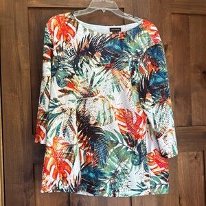 3/4 sleeve fun tunic top. Size L. Bought from a small boutique. Worn once.